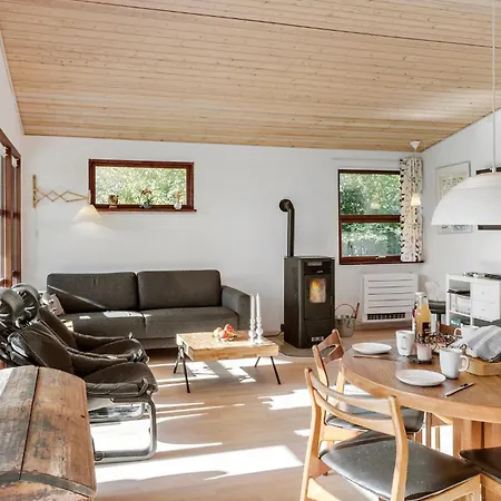 3 Bedroom Stunning Pet-friendly In Dom wakacyjny Stubbekøbing
